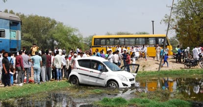 train collides with car