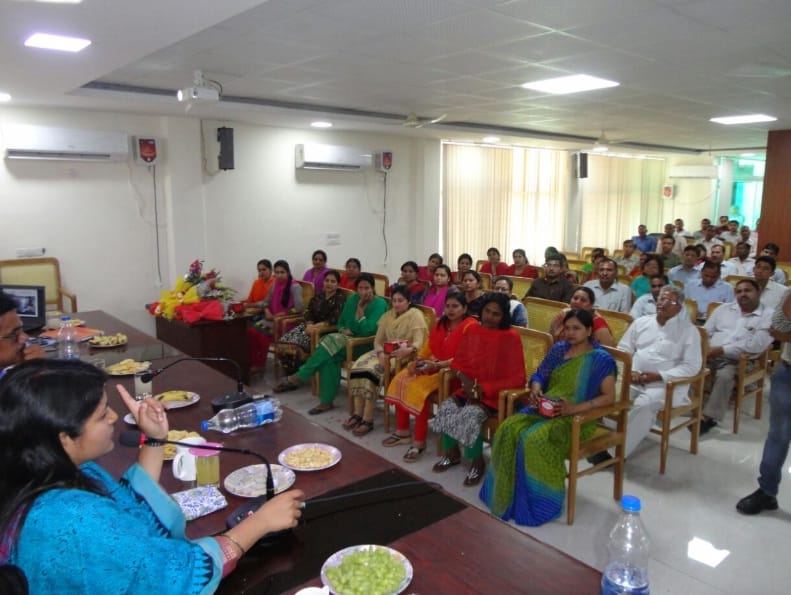 DM B Chandrakala farewell to Meerut, see photos
