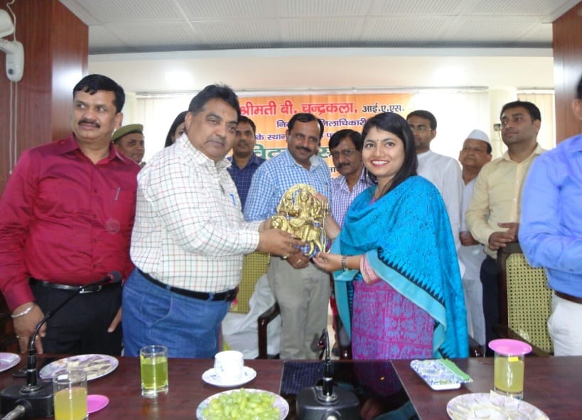 DM B Chandrakala farewell to Meerut, see photos