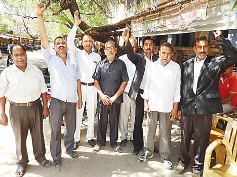 तहसील में न्यायिक कार्य से विरत रहे अधिवक्ता