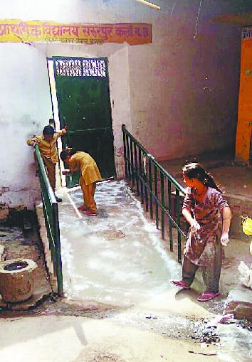 Daughters were read, daughters dug in school