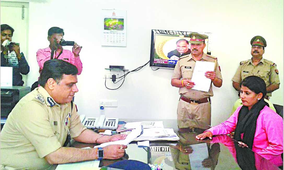 Bisauli inspector named in charge of color and colorful mood