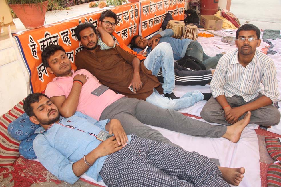 bhu: abvp students start hunger strike after chaos in campus