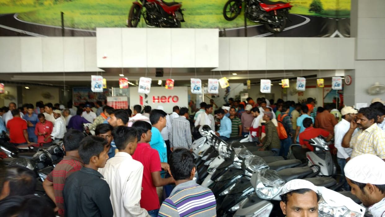 Bumper Discount On Bike, Scooty and Car In Varanasi