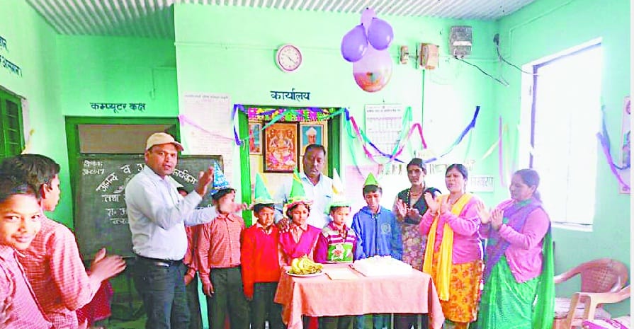 Children celebrate Happy Glee Day