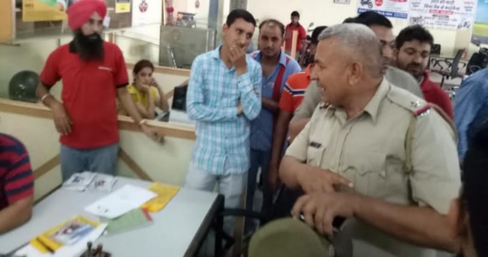 people clash and dispute with hero honda showroom owners for bs3 vehicles at haryana