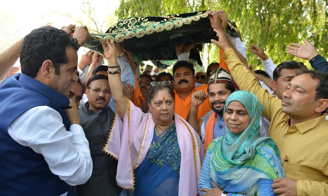rajasthan chief minister send chadar to khwaza 