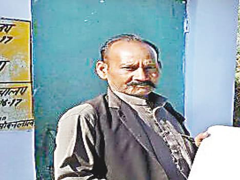 gram pradha's husband dies in road accident