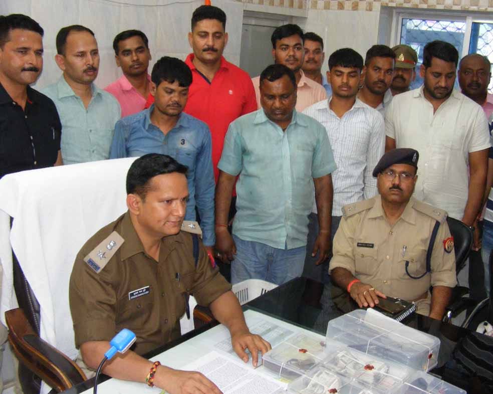 leader of mahakranti dal arrest including three inter district thief in ghazipur