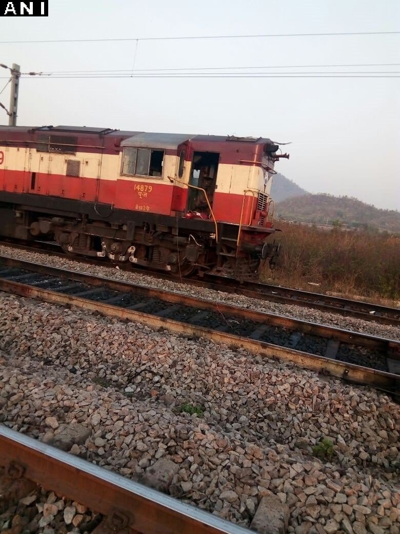 Odisha: More than 30 naxals attacked Doikallu Railway Station