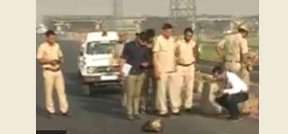 man killed and thrown in pieces on the road in delhi