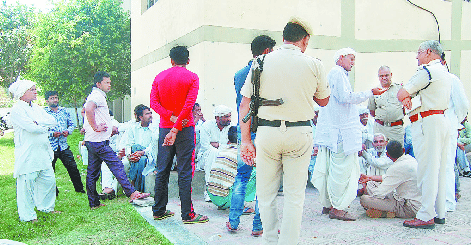 Parents deny to take Deadbody until culprits would not arrest