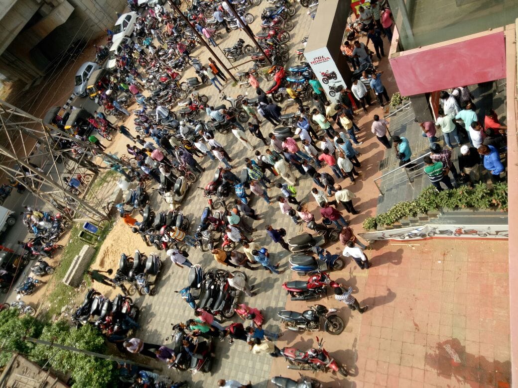 people are waiting for their turn on dealership to buy a discounted bs 3 vehicles