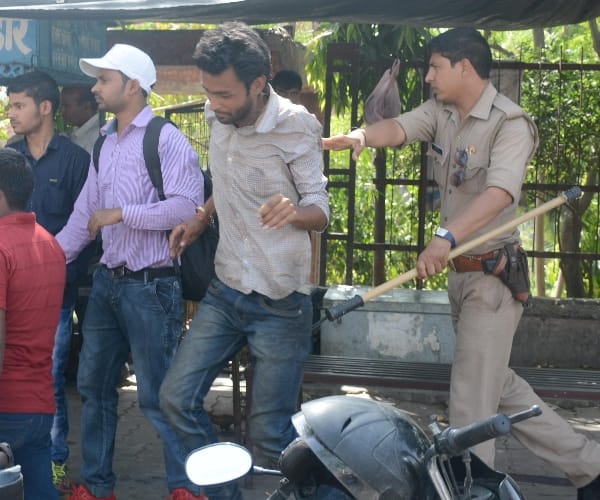  Ruckus in front of RBI in Lucknow.