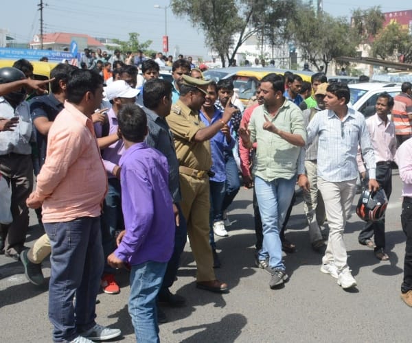  Ruckus in front of RBI in Lucknow.
