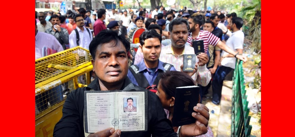 people outside rbi for exchange of their old demonetised notes