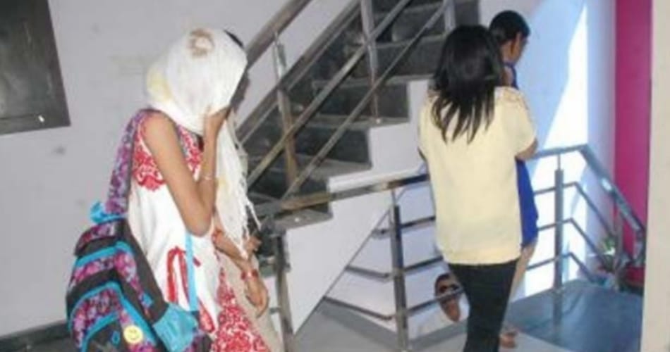 Police Raid in Cyber Cafe to Demolish Prostitution