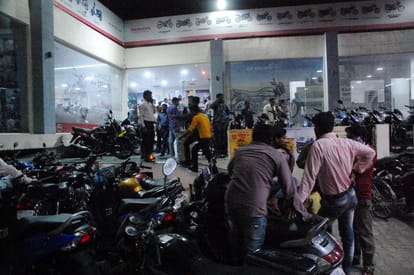 bumper discount on bike and scooty in lucknow