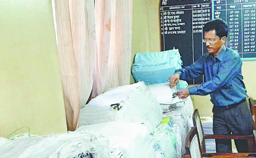 Caught two lakhs of stationery