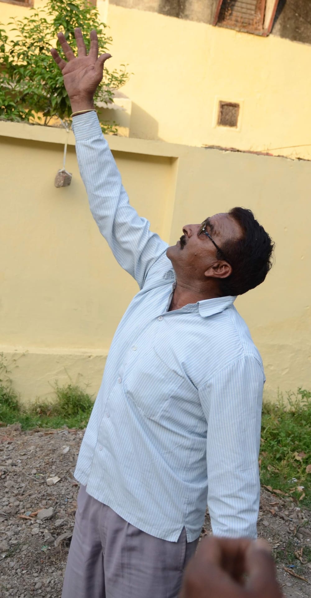 bjp supporter climbed on water tank