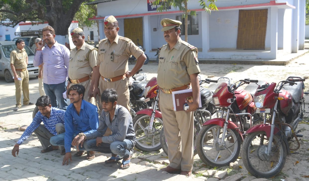 Rs. Seven lakh rupees to the doctor by showing the plot of another