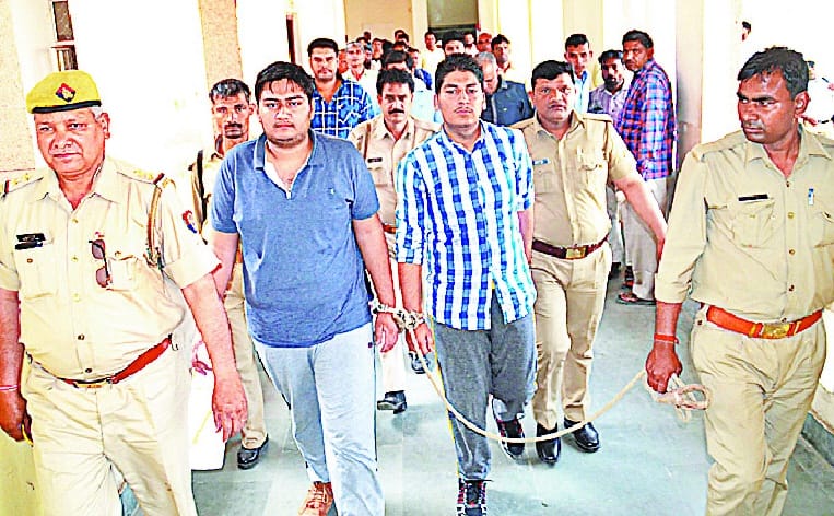 Prize arrest two cousins arrested