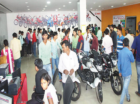 'Looted' in the Mahaafar, bikes sold 1.5 crore bikes