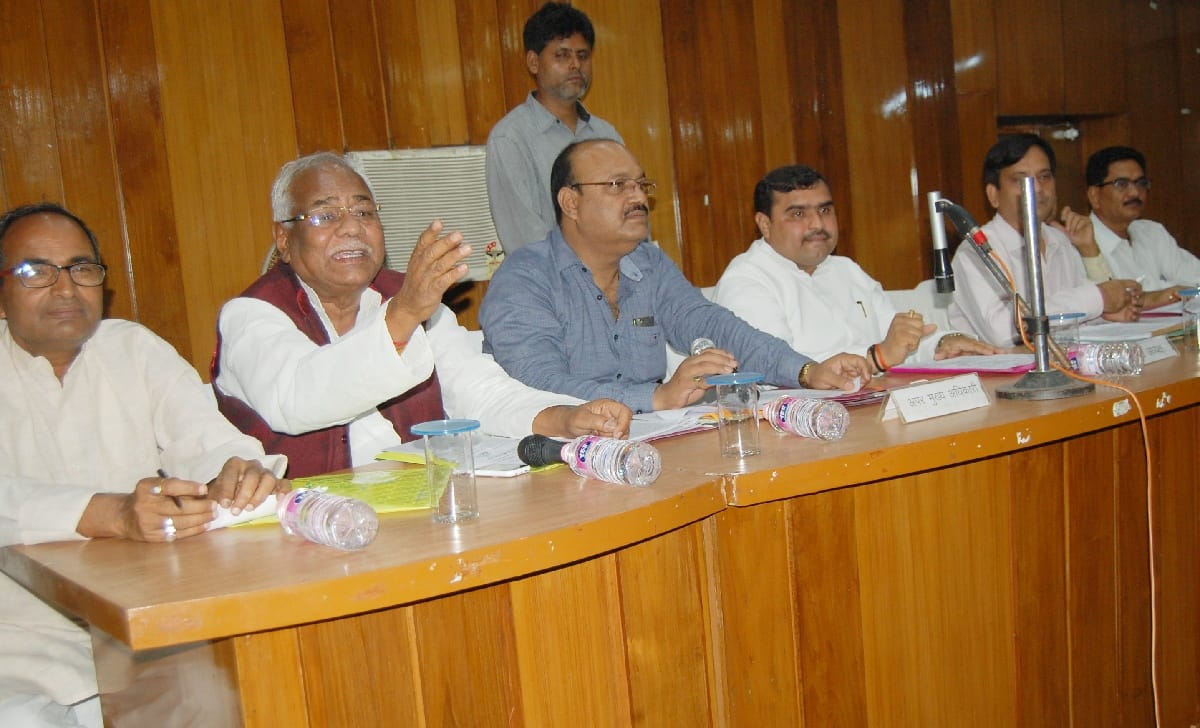 Happiness in the meeting of District Panchayat Board