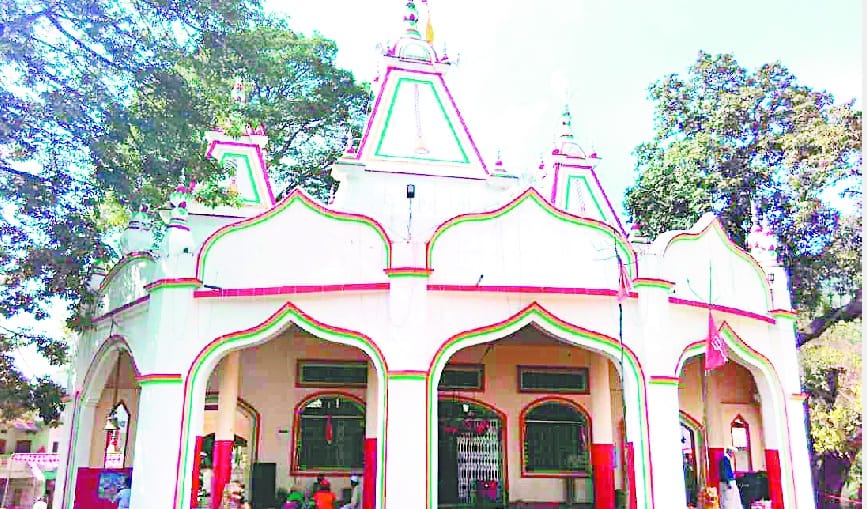 People have a deep faith in the temple of Kalika in Kanda