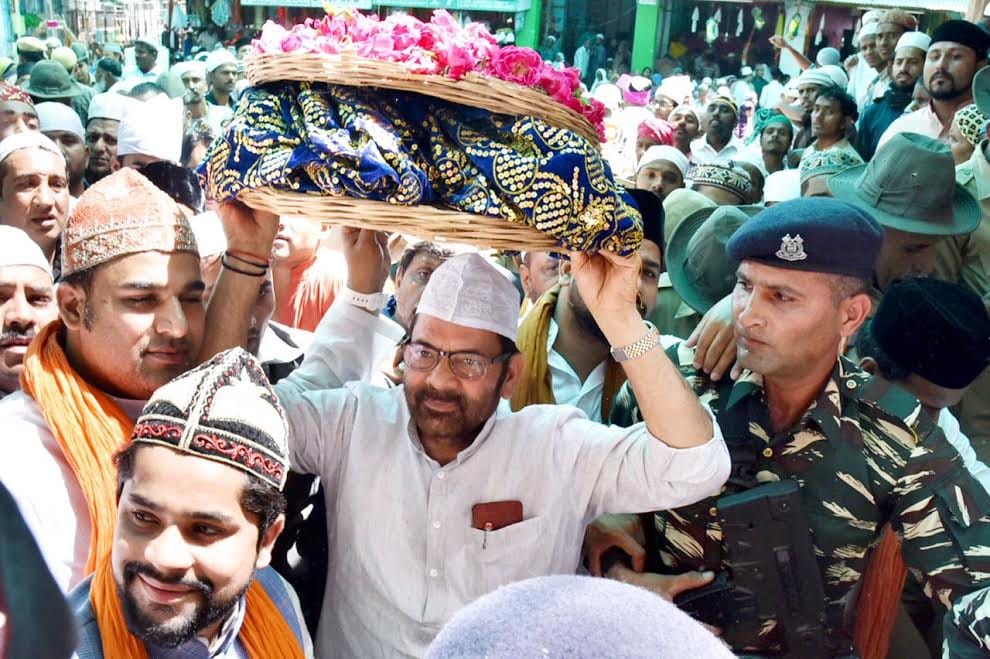 prime minister send chadar for khwaza