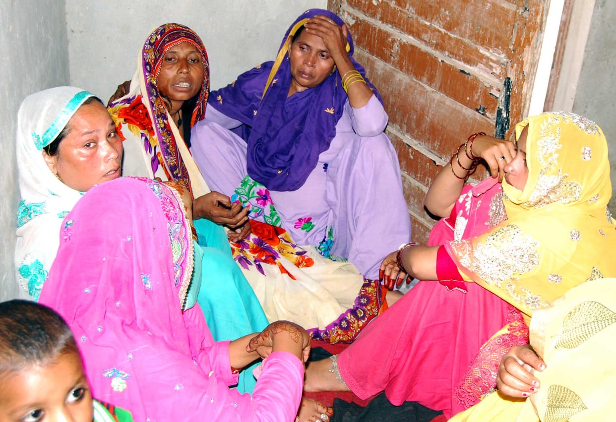 Save the laborers killed in father's son in safety tank