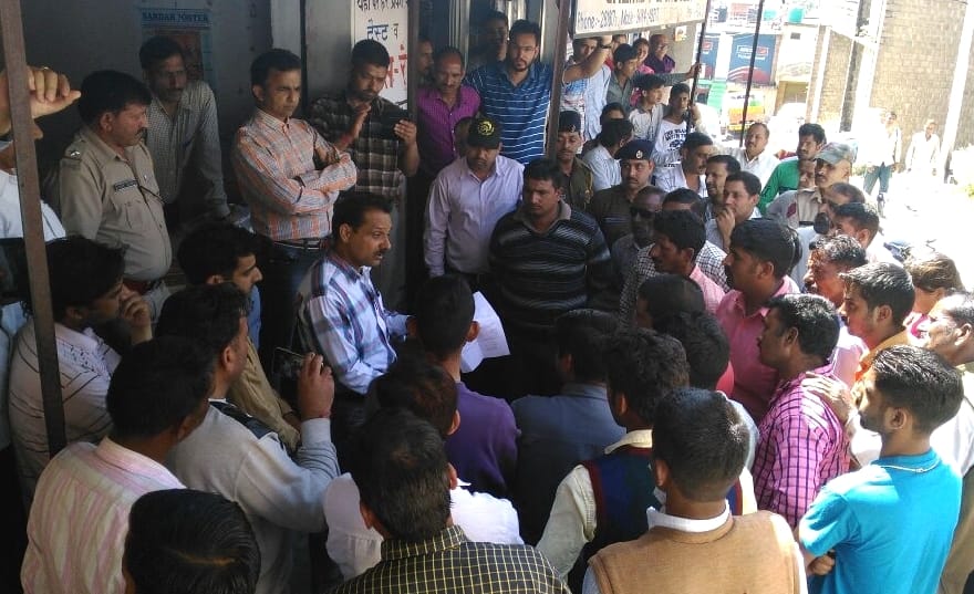 No Amblance, Pragnent Woman Died at Mandi.