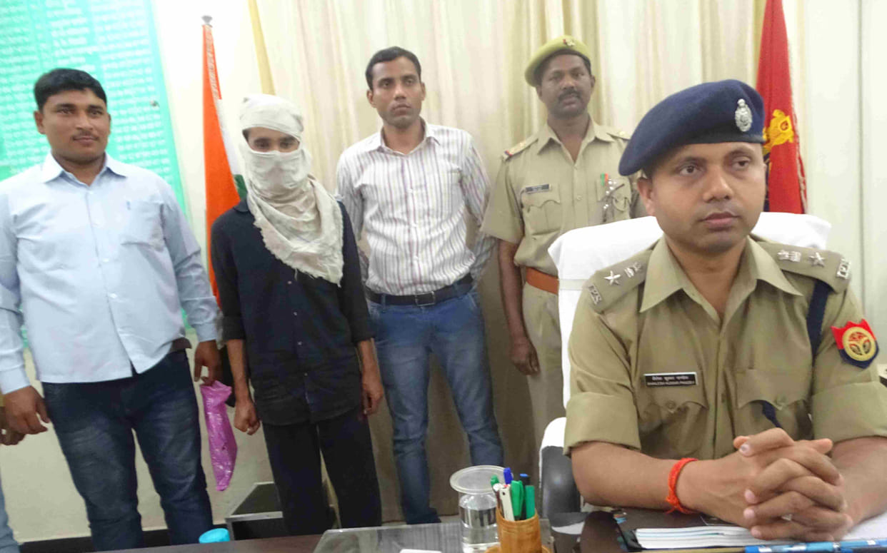 The officer became a fraudulent fraudulent fraudster