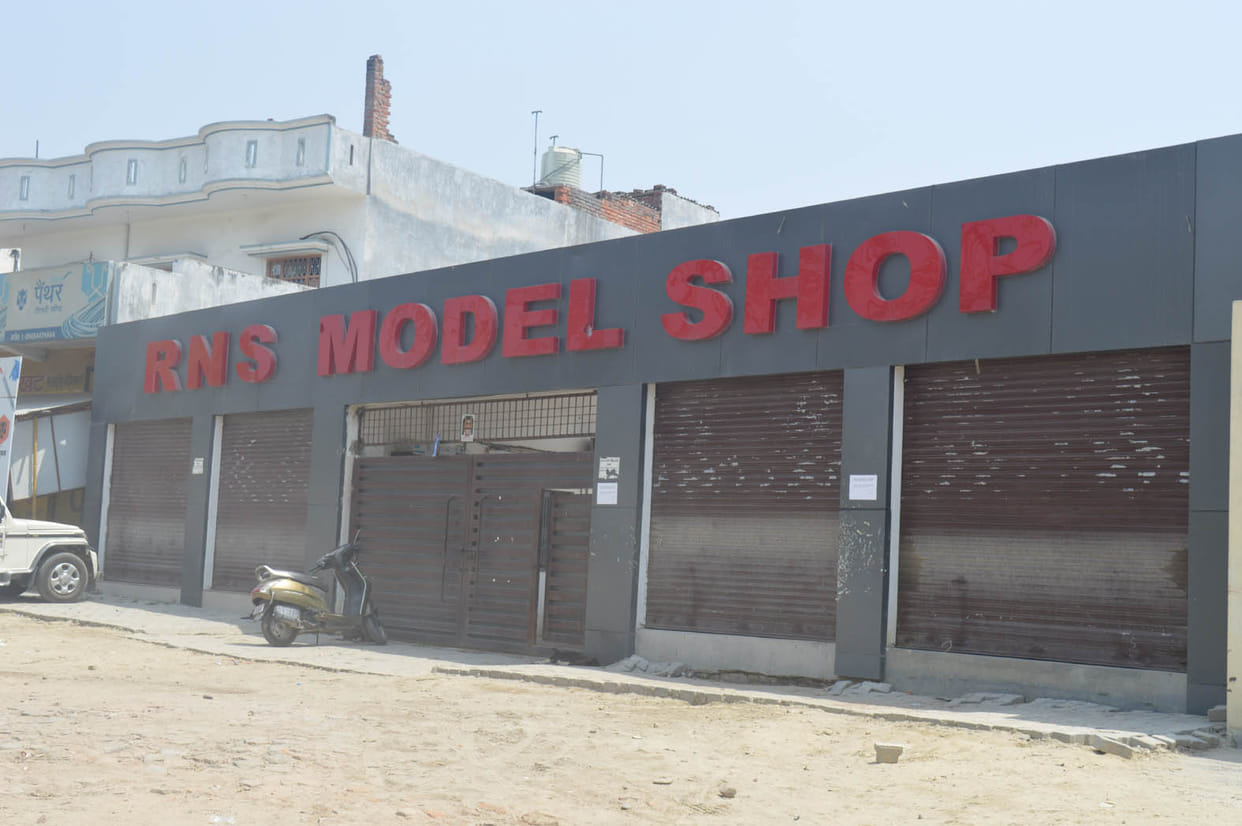 Lock on the highway's 70 shops