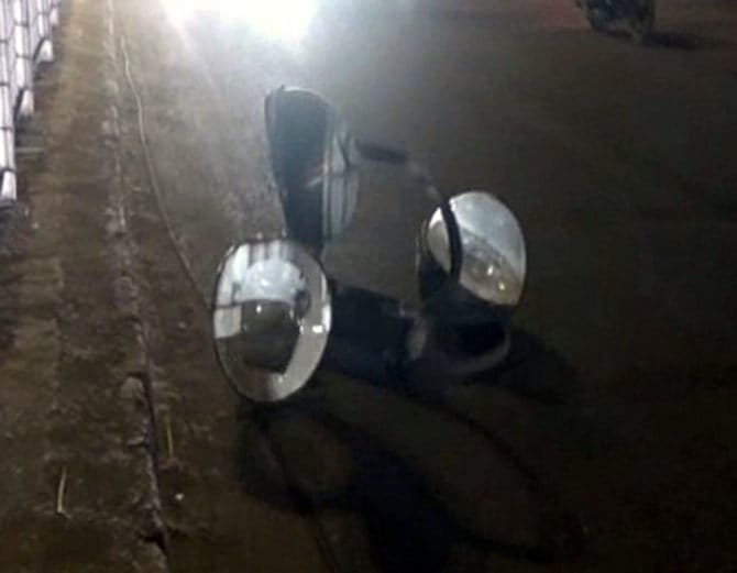 truck hanged on gril after accident at fatehabad of haryana