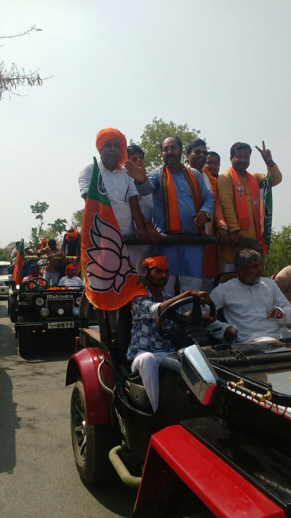 Minister of Yogi Adityanath who came to meet the public with a thousand vehicle