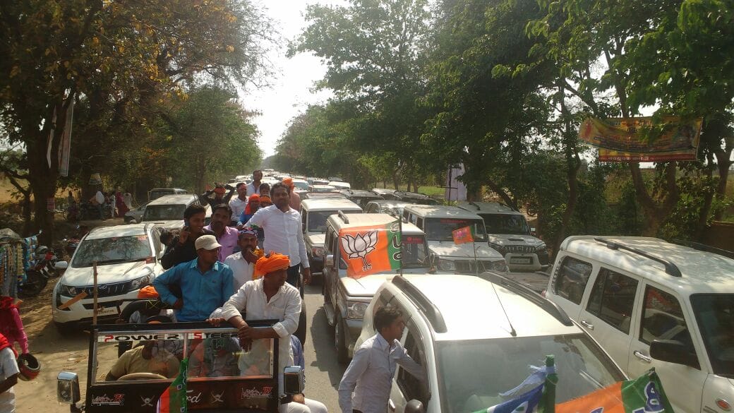 Minister of Yogi Adityanath who came to meet the public with a thousand vehicle