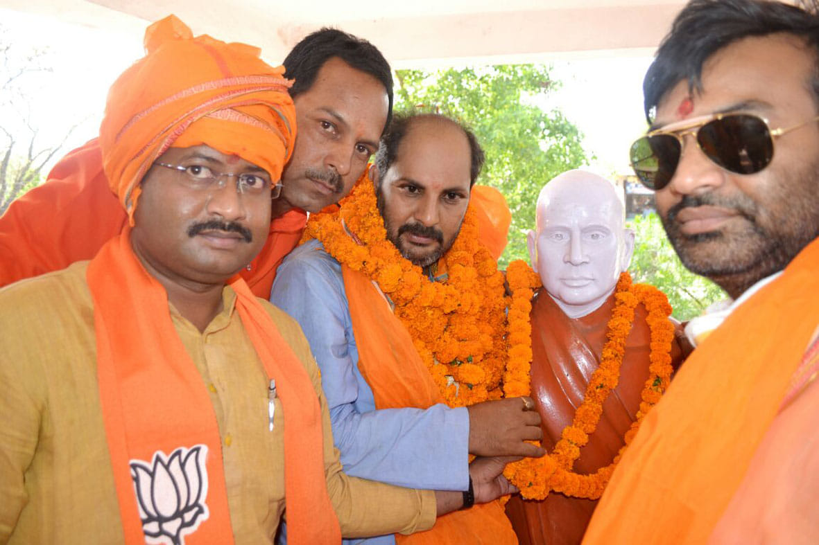 Shishesh Navte reached Upendra in temple-monasteries