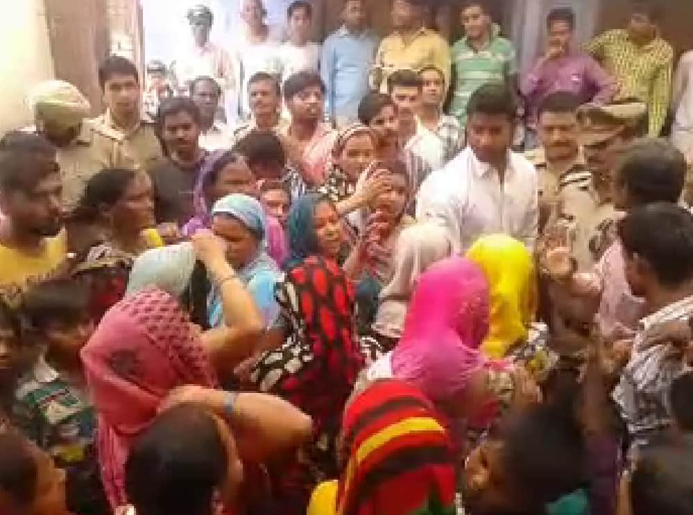 महिला प्रदर्शन