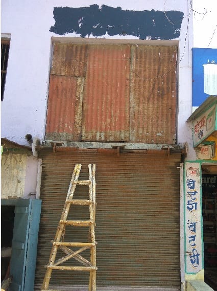 Racket on opening liquor shop, the villagers blocked the highway
