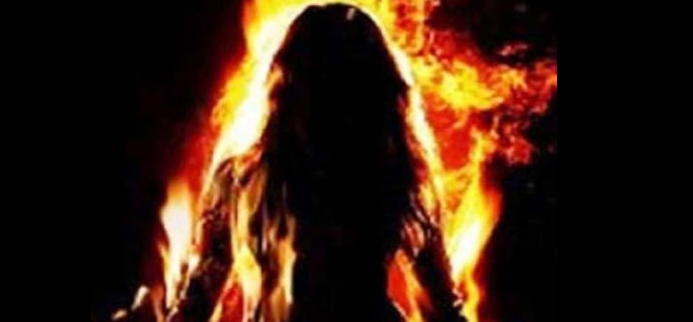  Girlfriend did not get married, he sprinkled petrol and took himself to fire