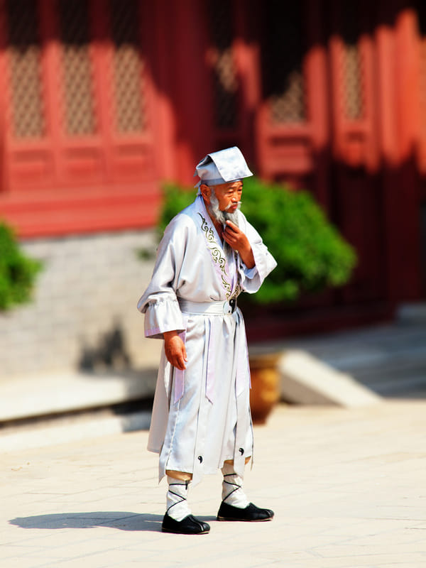 Chinese Herbalist Li Ching-Yuen lived 256 Year, had 23 wives and 200 children