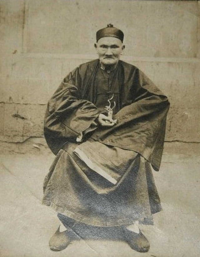 Chinese Herbalist Li Ching-Yuen lived 256 Year, had 23 wives and 200 children