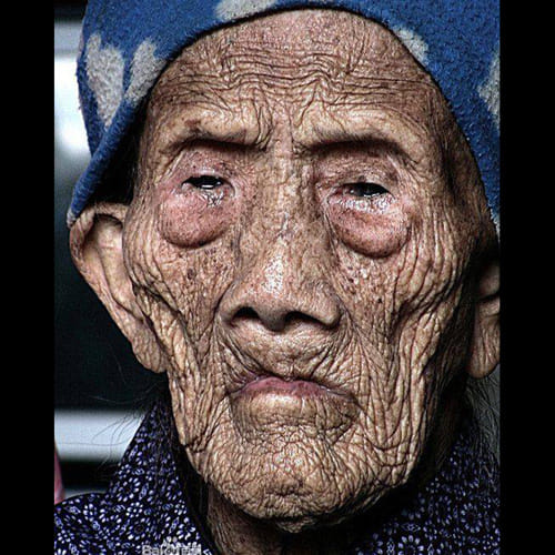 Chinese Herbalist Li Ching-Yuen lived 256 Year, had 23 wives and 200 children