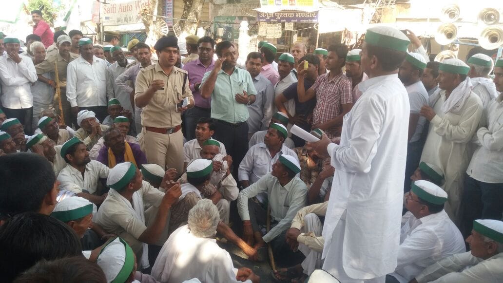 Sugarcane farmers stepped out, State Highway Jam