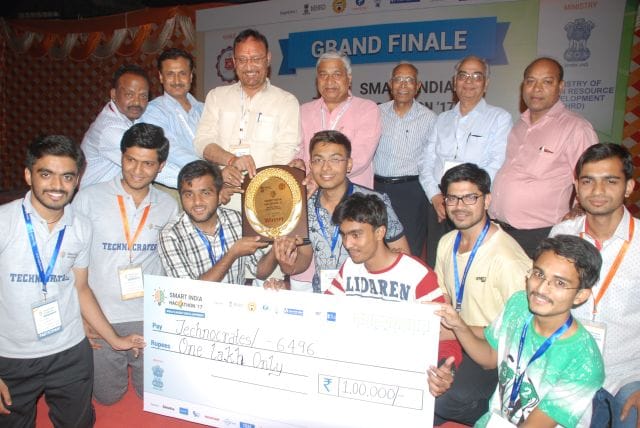 'Taxon Kraits' Team of Surat's Hackathon Winner