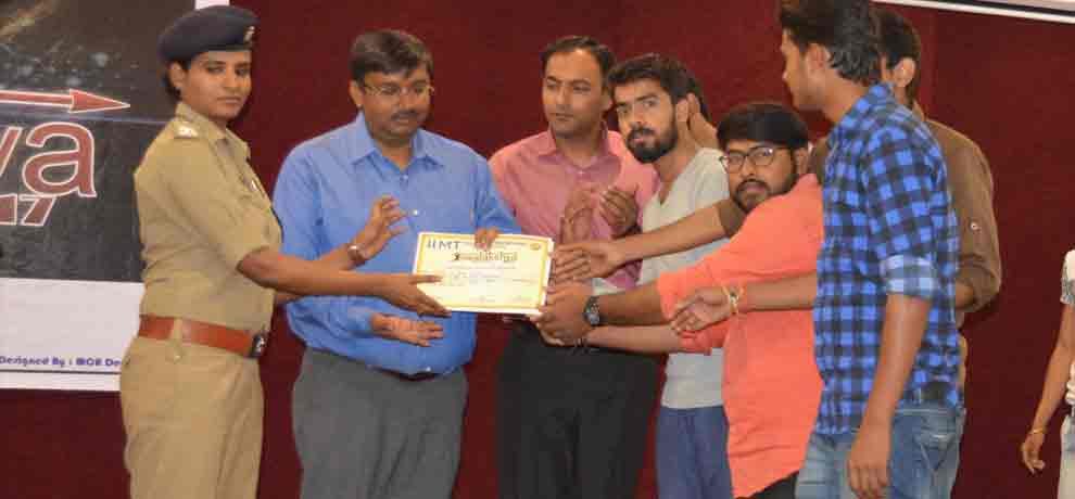 1100 syudents participated in tecchnoseft in iimt