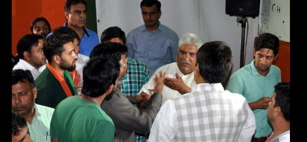 mcd election, List of candidates, arguments, Sloganeering in delhi bjp office