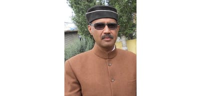 DC Lahaul Spiti Vivek Bhatia transferred after congress Mla Ravi Thakur threatened To resign 