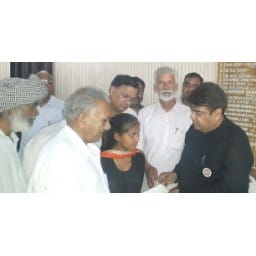 put  help money to patient